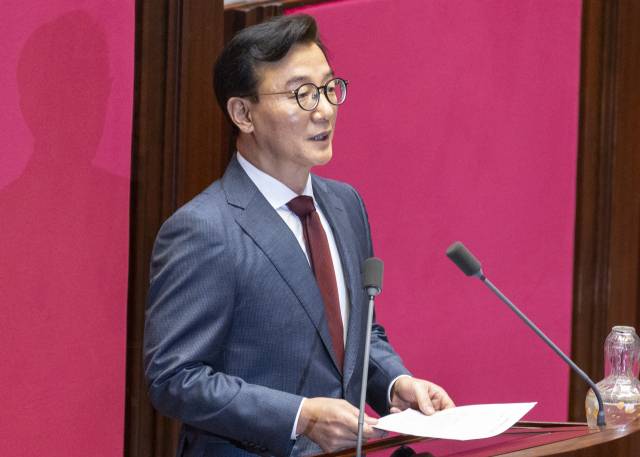 ▲전재수 해양수산부 장관이 4일 국회에서 열린 본회의에 출석해 취임 인사를 하고 있다. ⓒ연합뉴스