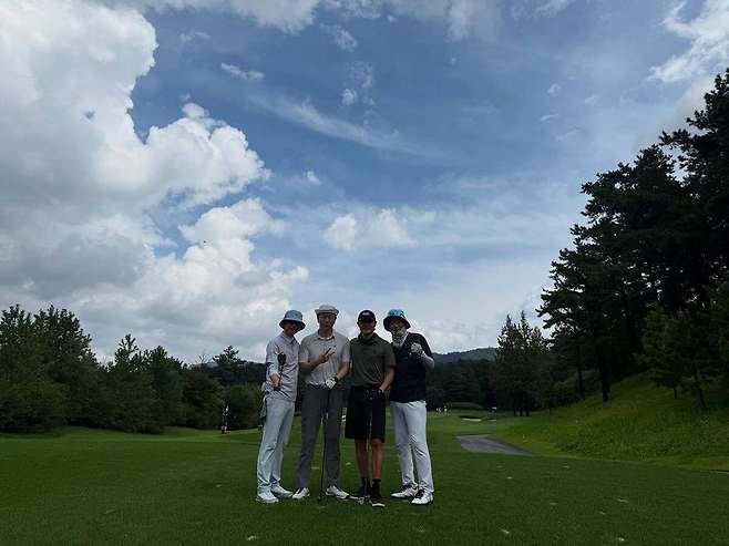 함께 골프 라운딩에 나선 모습. 김수로 SNS 캡처