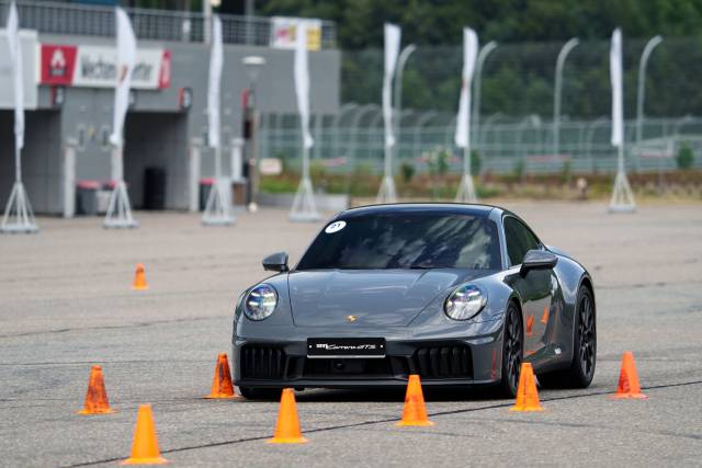 포르쉐 신형 911 카레라 GTS가 강원 인제스피디움에서 슬라럼 코스를 달리고 있다. 사진 제공=포르쉐코리아