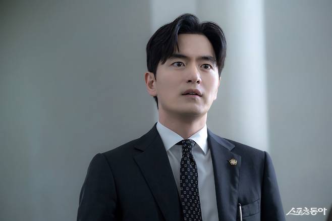 ‘에스콰이어’에서 주연을 맡고 있는 이진욱, 사진출처 | JTBC