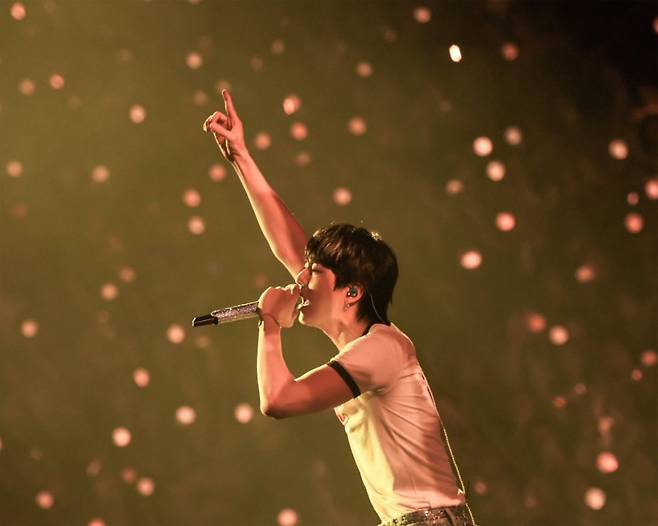 "방탄소년단 진은 천재, 천재 그 자체" 솔로 투어 해외 매체 잇단 호평