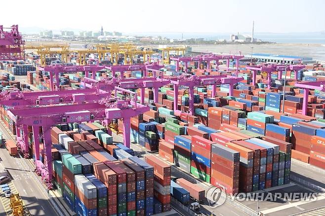인천 신항 컨테이너터미널 [연합뉴스 자료사진]