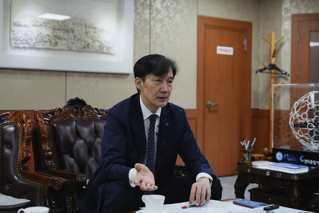 28일 전북일보사를 방문한 조국 조국혁신당 혁신정책연구원장이 인터뷰를 하고 있다, 김지원 기자