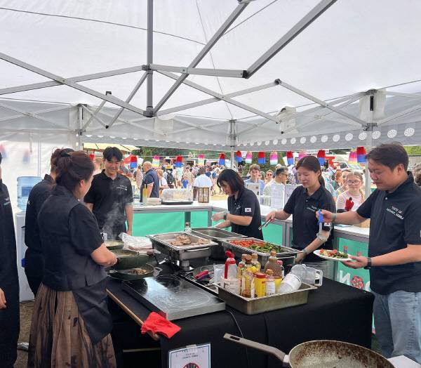 안동 음식과 문화 영국에서 세계인과 만나다