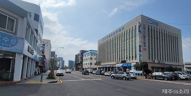 골목형 상점가로 지정된 제주시수협 주변 졸락코지.