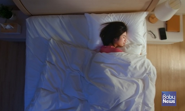 수면은 낮 동안 쌓인 피로를 회복하고 뇌의 기능을 재정비하는 중요한 과정이다. ⓒ베이비뉴스