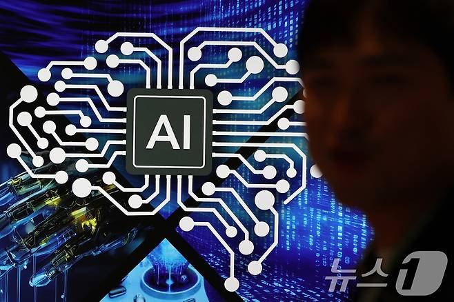 지난 2월 19일 서울 강남구 코엑스에서 열린 '세미콘 코리아 2025'에서 관람객들이 전시부스를 둘러보고 있다. 2025.2.19/뉴스1 ⓒ News1 황기선 기자