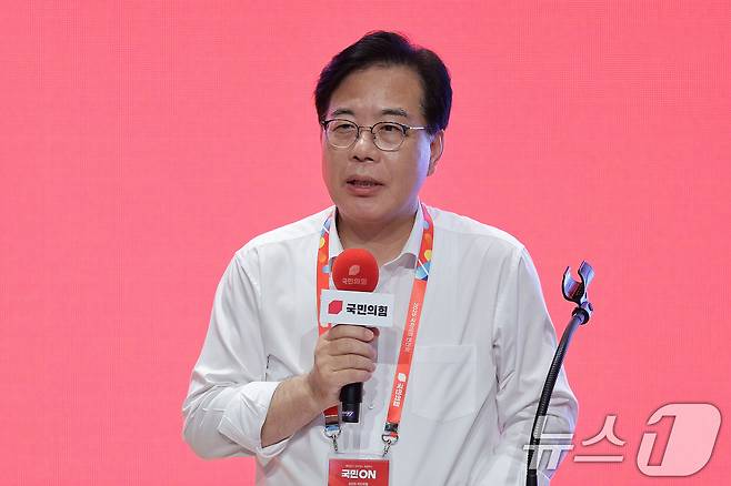 송언석 국민의힘 원내대표가 28일 오후 인천 인천국제공항공사 인재개발원에서 열린 국민의힘 연찬회에서 개회사를 하고 있다. 2025.8.28/뉴스1 ⓒ News1 신웅수 기자