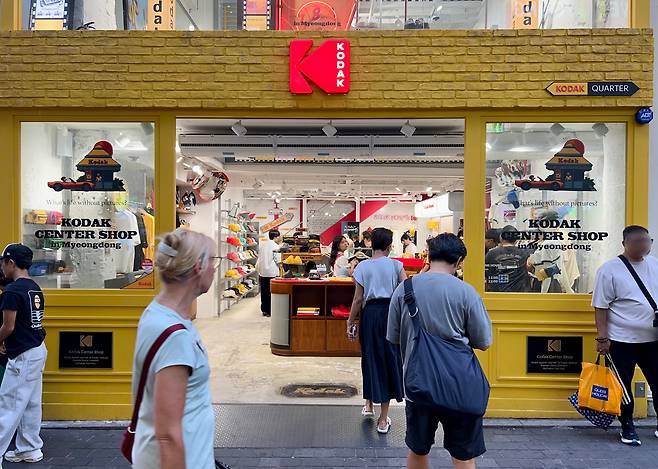 27일 서울 명동에 있는 코닥 플래그십스토어 전경. /김은영 기자