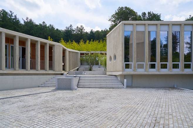 안동 병산서원을 오마주한 '선곡서원' 중정