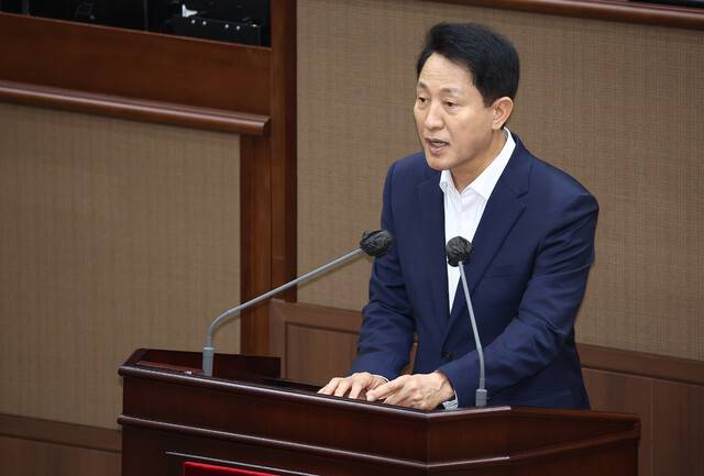 오세훈 서울시장이 27일 서울 중구 서울시의회에서 열린 제322회 임시회 개회식에서 발언하고 있다. 연합뉴스
