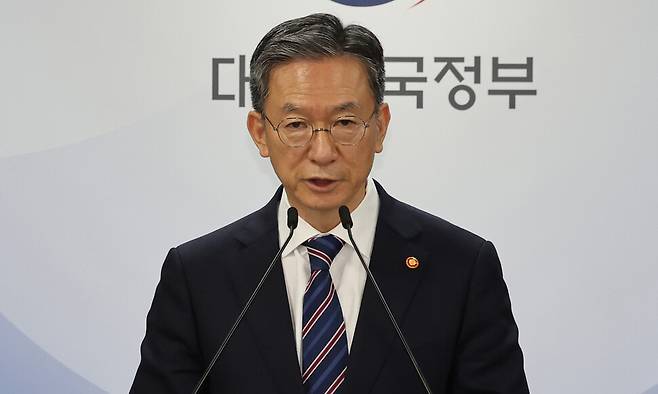 정성호 법무부 장관이 11일 오후 서울 종로구 정부서울청사에서 광복절 특별사면 브리핑을 하고 있다. 김영원 기자 forever@hani.co.kr