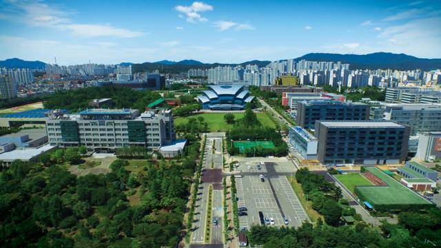 경기 수원시 장안구에 소재한 자연과학캠퍼스 전경.