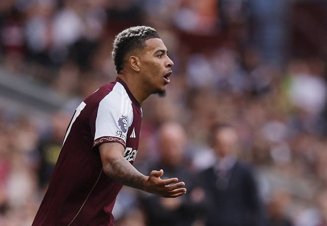 <yonhap photo-3727=""> Soccer Football - Premier League - Aston Villa v Newcastle United - Villa Park, Birmingham, Britain - August 16, 2025 Aston Villa's Morgan Rogers reacts Action Images via Reuters/Andrew Couldridge EDITORIAL USE ONLY. NO USE WITH UNAUTHORIZED AUDIO, VIDEO, DATA, FIXTURE LISTS, CLUB/LEAGUE LOGOS OR 'LIVE' SERVICES. ONLINE IN-MATCH USE LIMITED TO 120 IMAGES, NO VIDEO EMULATION. NO USE IN BETTING, GAMES OR SINGLE CLUB/LEAGUE/PLAYER PUBLICATIONS. PLEASE CONTACT YOUR ACCOUNT REPRESENTATIVE FOR FURTHER DETAILShttps://isplus.com/2025-08-16 21:48:14/ <저작권자 ⓒ 1980-2025 ㈜연합뉴스. 무단 전재 재배포 금지, AI 학습 및 활용 금지></yonhap>