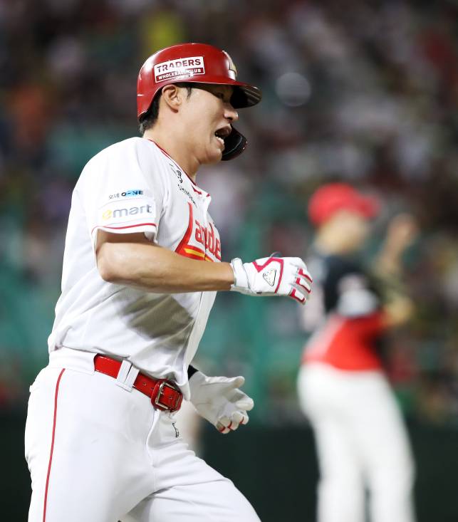 지난 26일 인천 KIA전에서 연타석 홈런을 폭발한 류효승. SSG 제공