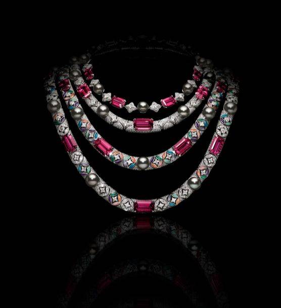 ‘창의성의 세계’를 대표하는 플로레센스 네크리스.164.34캐럿에 달하는 루벨라이트 투르말린 20개가 세팅됐다. 사진 루이 비통