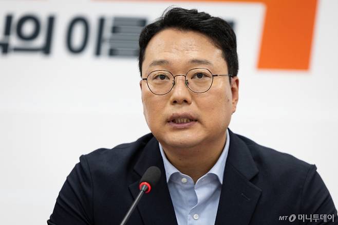 (서울=뉴스1) 유승관 기자 = 천하람 개혁신당 원내대표가 28일 서울 여의도 국회에서 열린 최고위원회의에서 모두 발언을 하고 있다. 2025.8.28/뉴스1  Copyright (C) 뉴스1. All rights reserved. 무단 전재 및 재배포,  AI학습 이용 금지. /사진=(서울=뉴스1) 유승관 기자