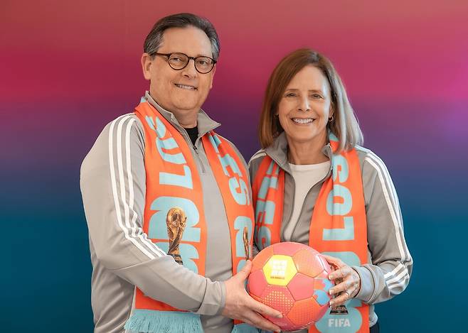 로스앤젤레스관광청 아담 버크 청장 및 로스앤젤레스 스포츠 & 엔터테인먼트 위원회 캐서린 슐로스만 위원장 (출처: 로스앤젤레스관광청)