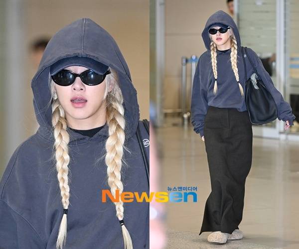 8월 25일 해외 일정을 마치고 입국하는 로제