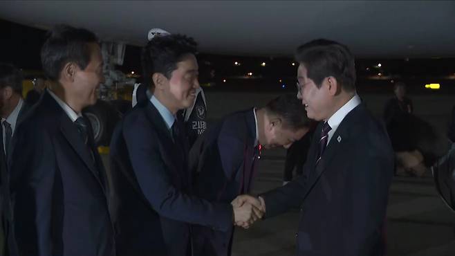 강 실장에게 "나 없어서 좋다면서요"라고 물어본 이 대통령