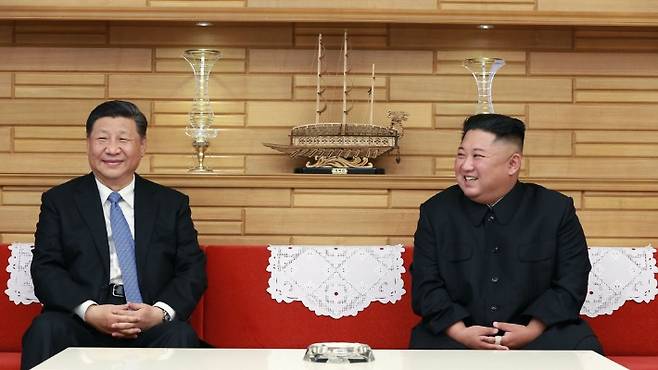 2019년 6월 평양에서 만난 시진핑 중국 국가주석과 김정은 북한 국무위원장. 연합뉴스
