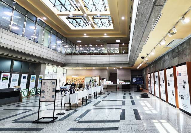 선경도서관 1층 내부 로비 모습. 사진 제공=SK그룹