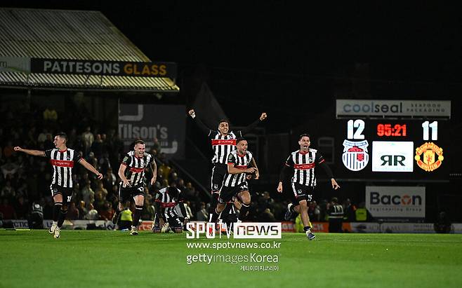 ▲ 맨유는 어디까지 떨어지는 걸까. 그림스비 타운에 무너진 맨유는 역사상 리그컵에서 처음으로 4부리그 팀에 패해 탈락한 것으로 확인됐다. 계속해서 불명예를 만들어 나가고 있다.