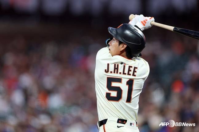 28일 경기에서 이정후의 타격 모습. /AFPBBNews=뉴스1