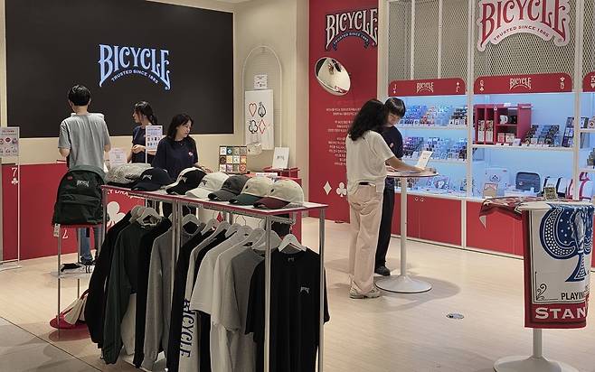 - 10시 30분 오픈런인데 방문객이 끊이지 않았다