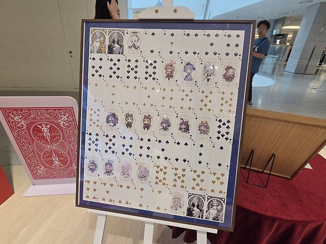 - 일반 카드들도 전부 학원 문양이었으면 좋았을 텐데 아쉽다