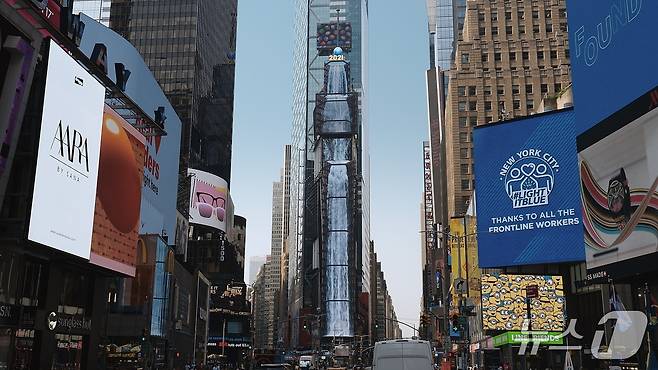 디스트릭트가 2022년 미국 뉴욕 타임스스퀘어 '원 타임스 스퀘어'에 선보인 '워터폴-NYC'(디스트릭트 제공)