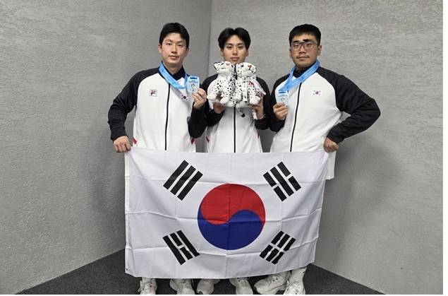 제16회 아시아사격선수권 25m 스탠다드 권총 남자 일반부 단체전에서 은메달을 획득한 이재균-방재현-홍석진(왼쪽부터). 사진 | 대한사격연맹