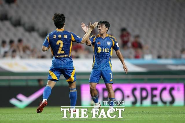 신태용 감독 부임 후 2연패에 빠진 울산은 리그 최강 전북을 상대로 연패 탈출에 도전하다./K리그