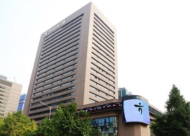 은퇴를 앞둔 베이비부머 세대를 위해 하나금융그룹은 공시가격 12억원 초과 주택 보유자도 가입할 수 있는 '하나더넥스트 내집연금'이라는 해법을 제시했다. /하나금융그룹
