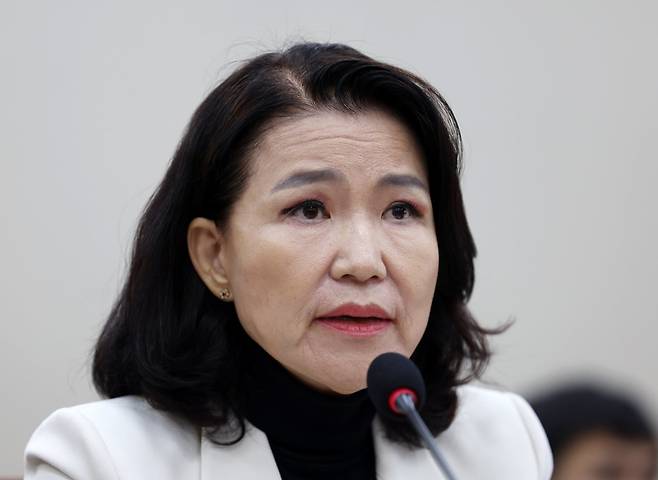 이진숙 방송통신위원장이 26일 오전 서울 여의도 국회 과학기술정보방송통신위원회 전체회의에서 박충권 국민의힘 의원 질의에 답하고 있다. 2025.08.26. [서울=뉴시스]