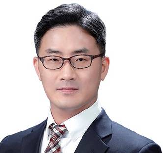 유종민 홍익대 경제학부 교수 - 서울대 경제학, 미 일리노이대 경제학 박사, 전 자본시장연구원 연구 위원, 전 한국은행 조사역