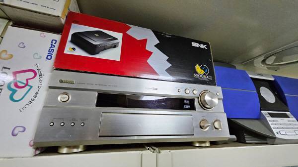 LD 플레이어와.. 위쪽에 메가CD 초기형 박스셋이 보인다.. 가격이 꽤 올랐다.. 부럽다..