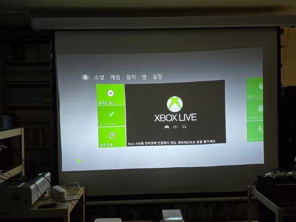 당연하게도 PS4, PS5, 엑스박스 360 같은 비교적 최신 기기들도 돌아간다