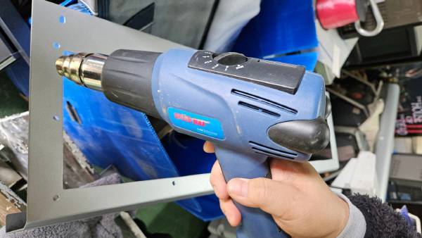 열풍기와 함께 단단하고 야물게 붙여준다