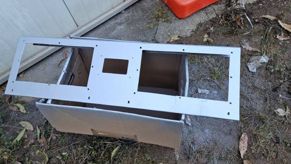 오션헌터의 패널이 드디어 메가로 50용 패널처럼 깔끔한 모습을 드러내었다