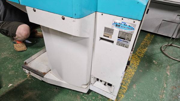 전반적으로 하얗게 잘 떨어져 나간 모습