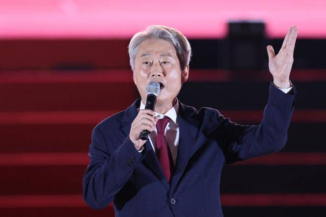 22일 충북 청주시 오스코에서 열린 국민의힘 제6차 전당대회에 최고위원 후보로 나섰던 김근식 서울 송파병 당협위원장이 비전 발표를 하고 있다. 청주=뉴스1