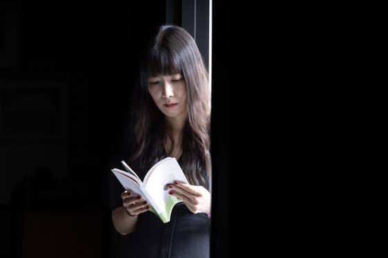 백은선 시인은 ‘뾰’라는 시에 대해 “입과 귀가 없어지면 좋겠다는 마음 등을 모아 한 단어 ‘뾰’로 표현했다”고 말했다. 권혁재 사진전문기자