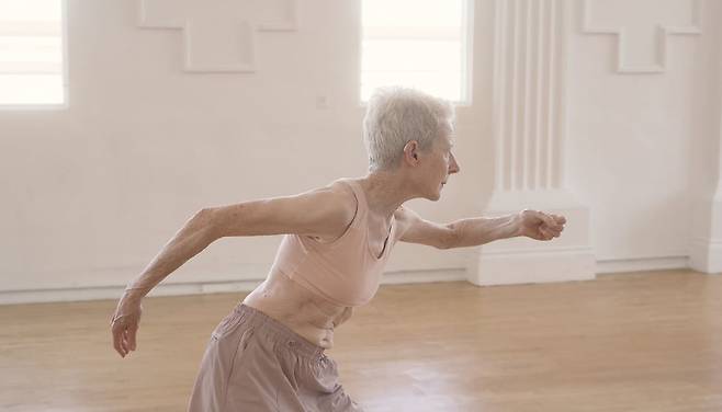 이강승, 피부, 2024, 단채널 4K 비디오, 컬러, 사운드, 7분 45초