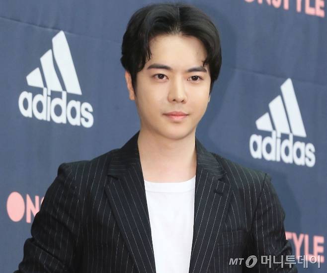 웹툰작가 박태준이 전처 최수정과 재산분할 소송 중이라는 언론보도에 대해 "사실무근"이라고 선을 그었다. /사진=이기범 기자 leekb@