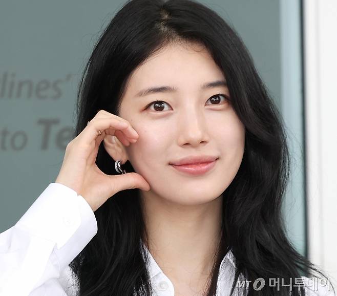 가수 겸 배우 수지(31)가 모 코스피 상장사 대표와 결혼설에 휩싸였지만, 사실무근으로 드러났다. 소속사 대표는 강경 대응을 예고했다. /사진=뉴스1