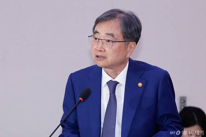 (서울=뉴스1) 안은나 기자 = 조현 외교부 장관이 20일 오전 서울 여의도 국회에서 열린 외교통일위원회 제428회국회(임시회) 제2차 전체회의에서 2024 회계연도 결산안 의결에 대한 정부측 감사 인사말을 하고 있다. 2025.8.20/뉴스1  Copyright (C) 뉴스1. All rights reserved. 무단 전재 및 재배포,  AI학습 이용 금지.