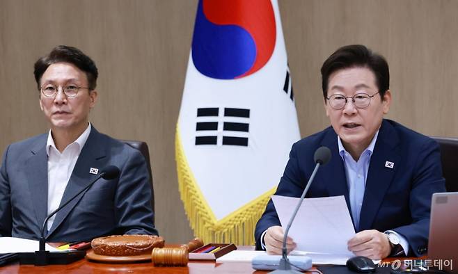 [서울=뉴시스] 고범준 기자 = 이재명 대통령이 29일 서울 용산 대통령실 청사에서 열린 제39회 국무회의(임시)에서 발언하고 있다. (대통령실통신사진기자단) 2025.08.29.