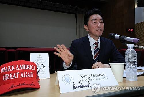 기자간담회하는 강훈식 비서실장 [연합뉴스 자료사진]