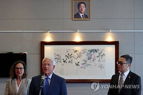 대만 방문한 미 상원 군사위원회 대표단 [타이베이 로이터=연합뉴스 자료사진 제공]